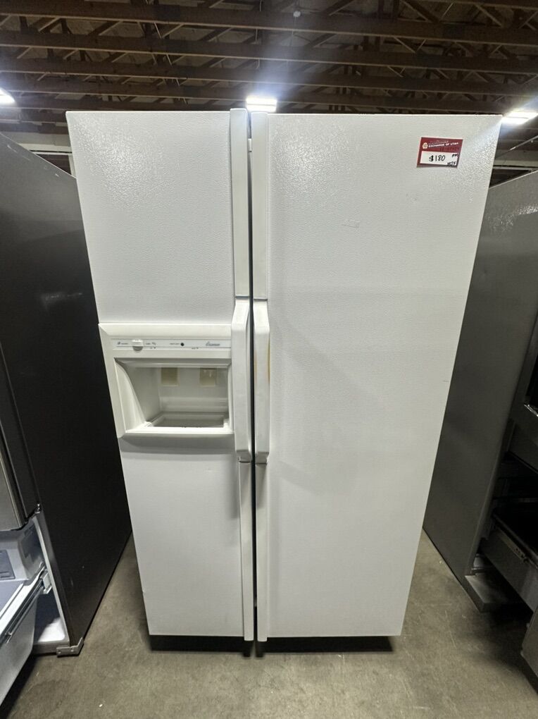BEAUTIFUL AMANA WHITE SIDE BY SIDE FRIDGE