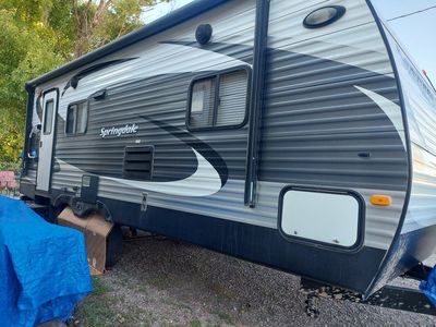 Keystone Springdale Travel Trailer, 1 Slide-Out, Queen Bed, Dinette, AC & Awning