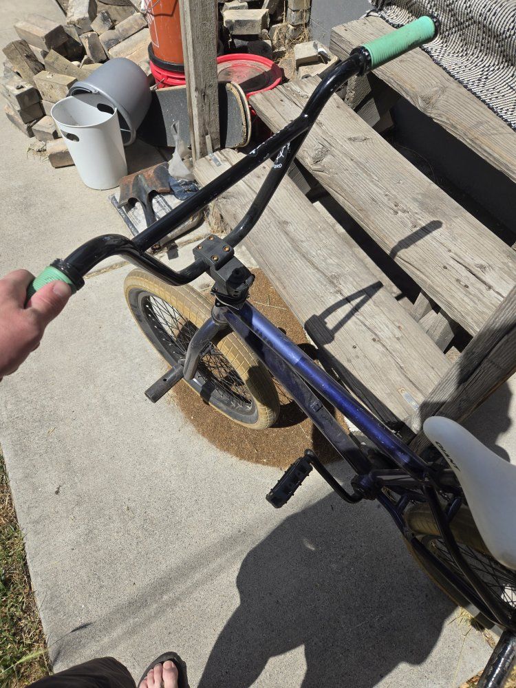 Diamondback Grind Pro 20" BMX Bike - Blue/Purple Freestyle Bicycle