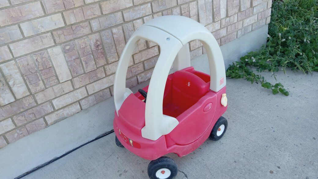 Step 2 Plastic Scoot Around Car