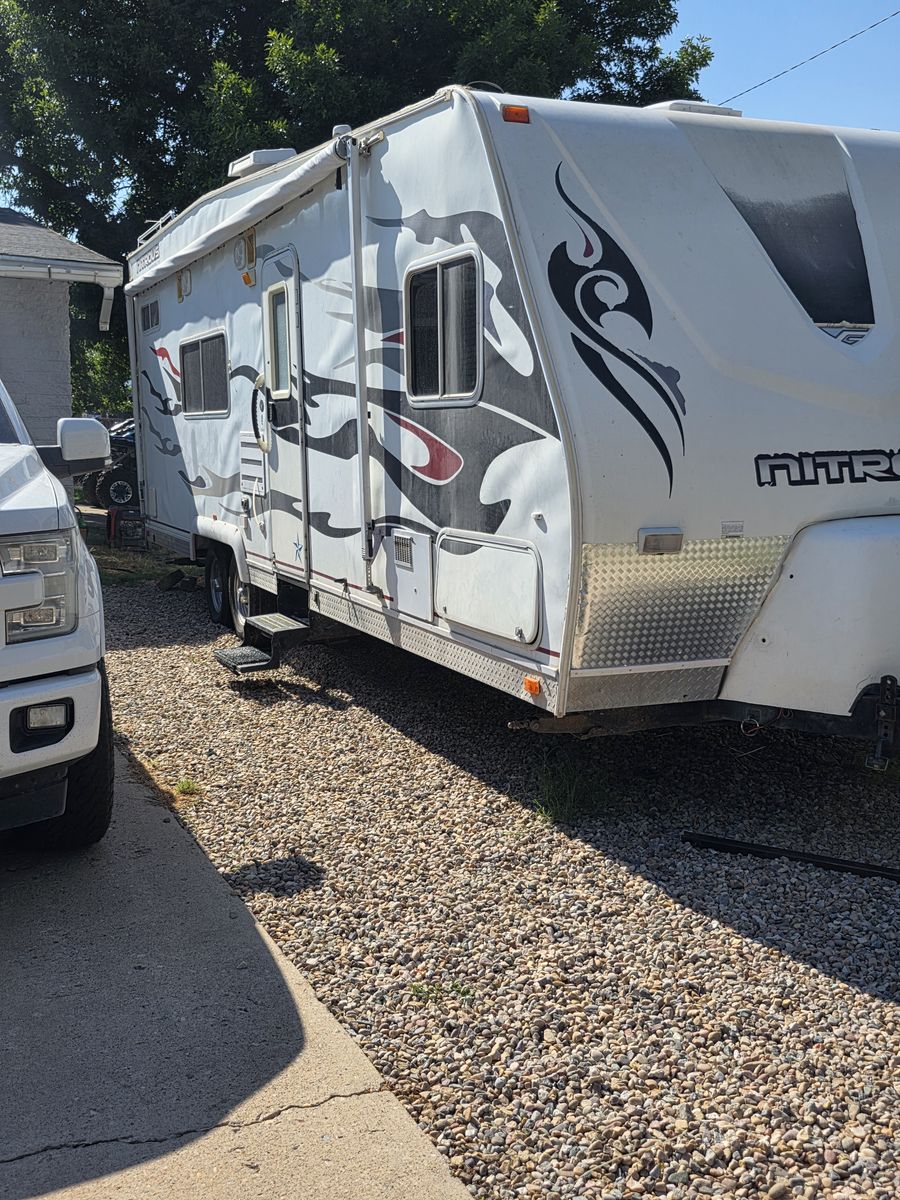 2007 26 foot nitro toy hauler