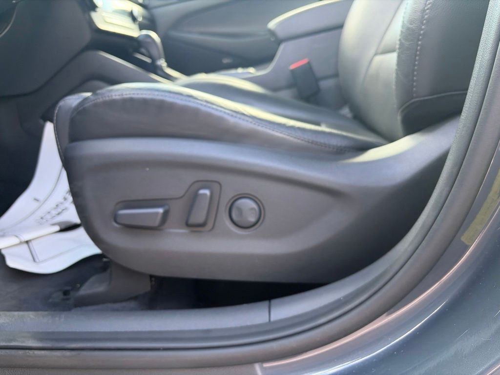 Main image 10