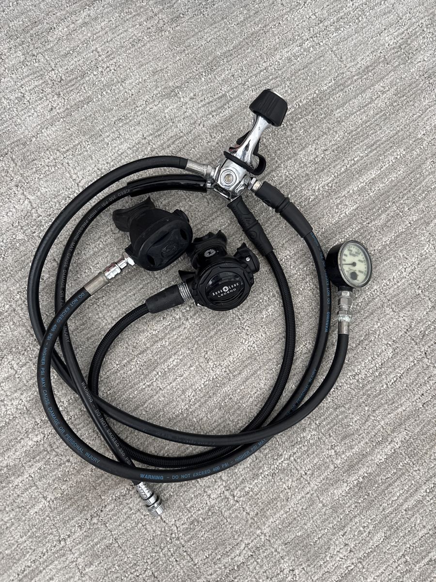 Aqualung Legend Scuba Regulator Set with Pressure Gauge - Excellent Condition