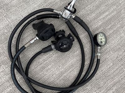 Aqualung Legend Scuba Regulator Set with Pressure Gauge - Excellent Condition