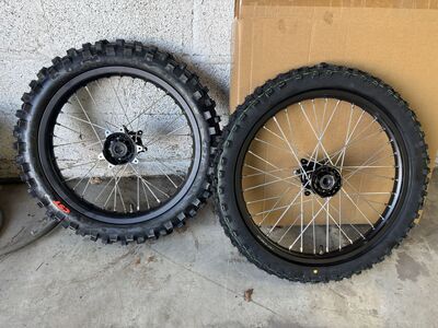 2025 Surron Ultra Bee wheels/tires