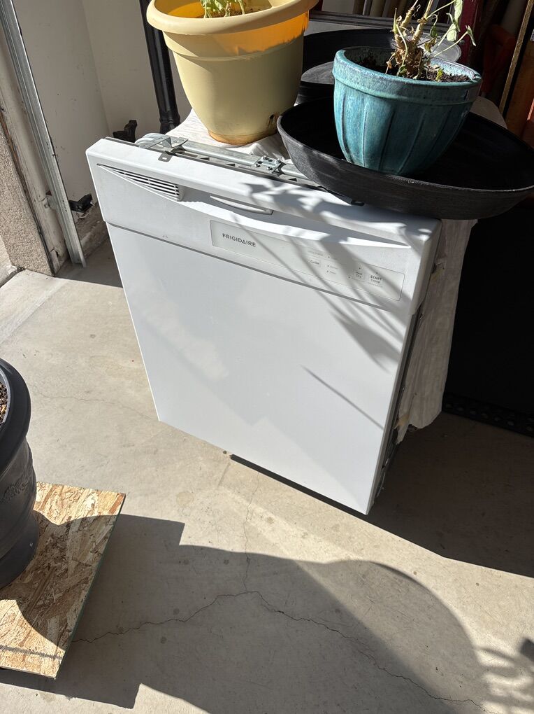 Frigidair dish washer