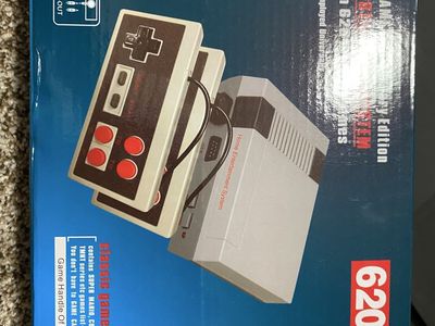Mini Retro Game Console – 620 Built-In Classic Games + 2 Controllers