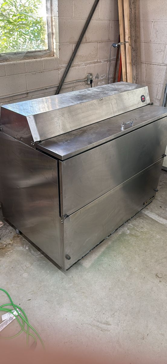 Refrigerator/ Milk cooler 