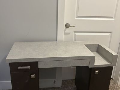 Salon desk