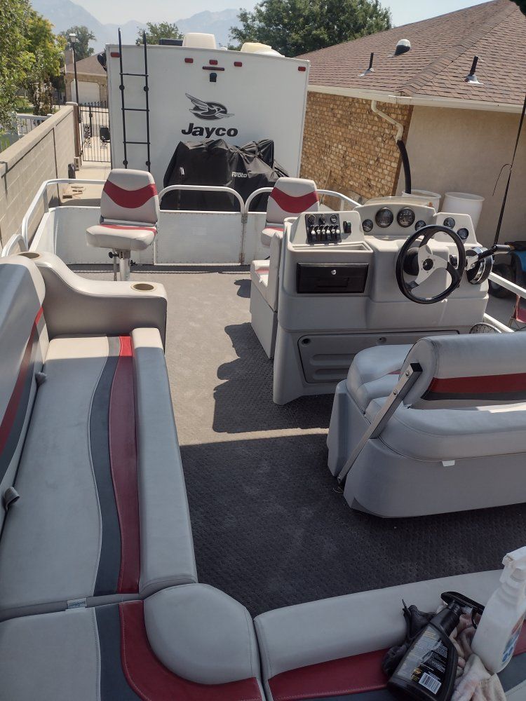 2001 2200 Play Craft Pontoon Boat