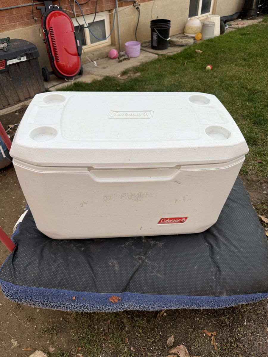 Coleman  Marine Cooler (  70 Qt  )