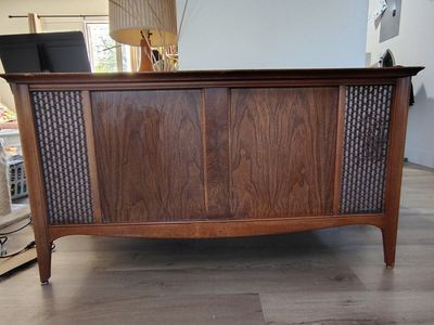 Mid-Century Record Player / Radio Console – Vintage (1960s–70s) – Magnovox