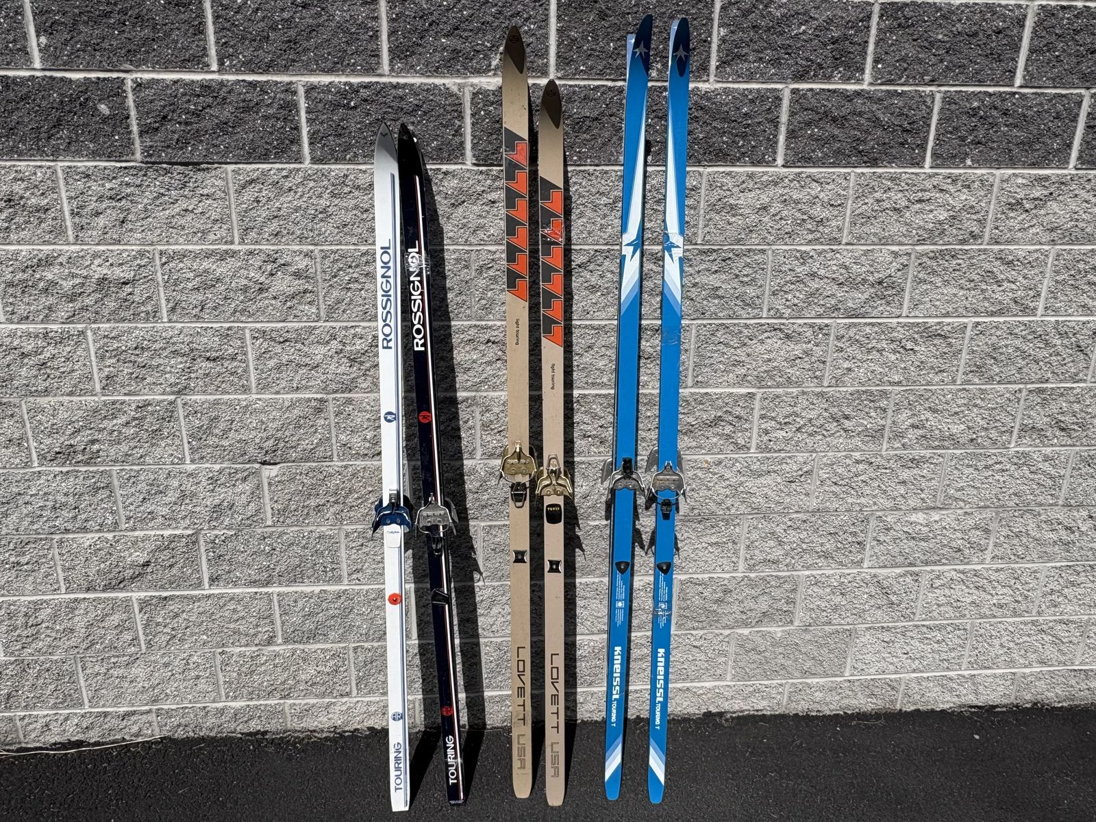 Vintage Nordic cross country skis w / 3pin bindings.  Great to ski on and they make awesome decorations 75mm Great graphics