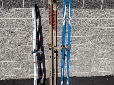 Vintage Nordic cross country skis w / 3pin bindings. Great to ski on and they make awesome decorations 75mm Great graphics