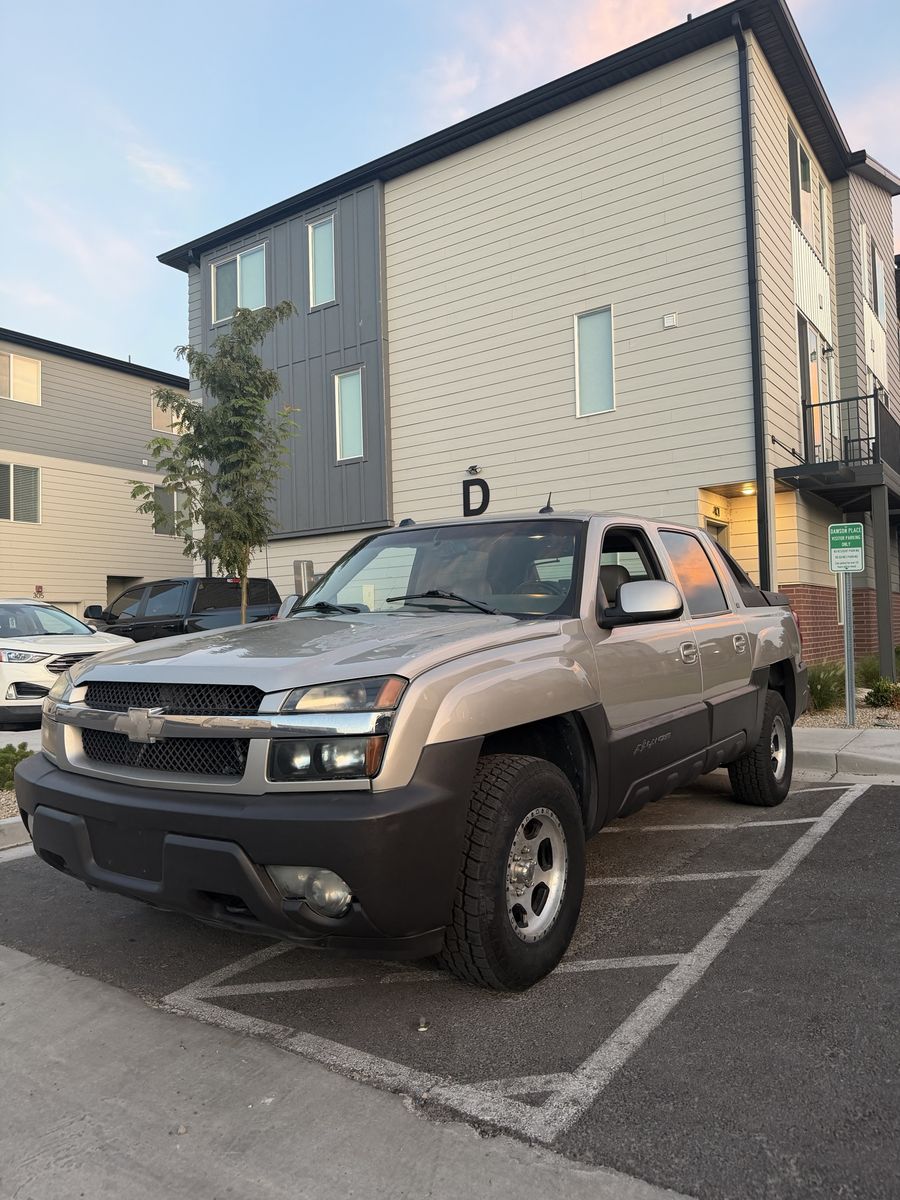 2002 Chevrolet Avalanche 1500 LT 4WD - 205k Miles, Gold, Truck with 4WD