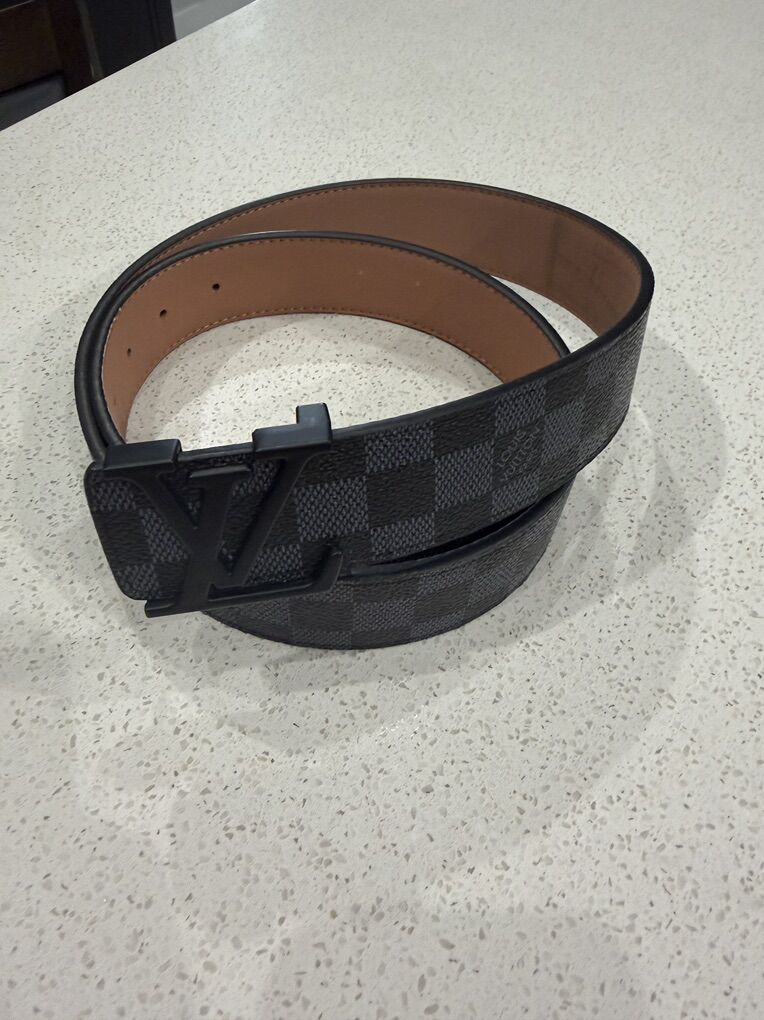 Black Louis Vuitton belt