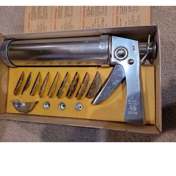 New Wear Ever Silver Cookie Gun Press