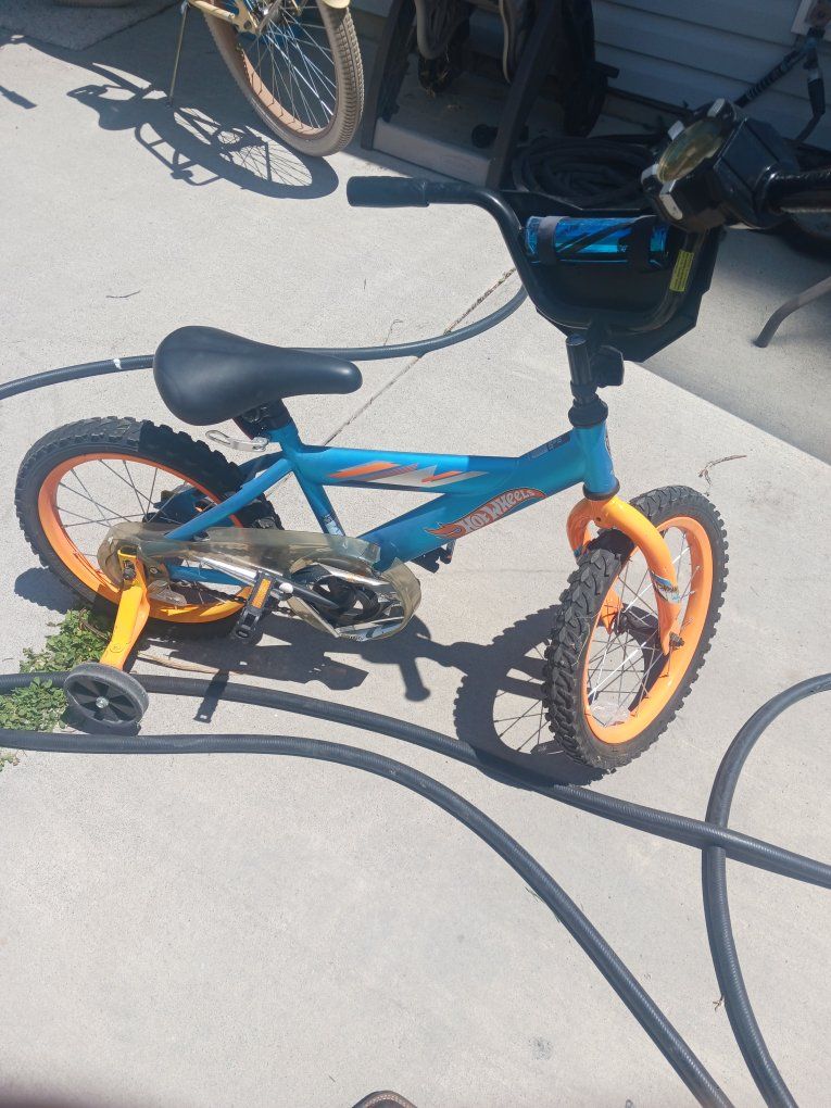 Hot Wheels Kids' Training Wheel Bike - Blue/Orange