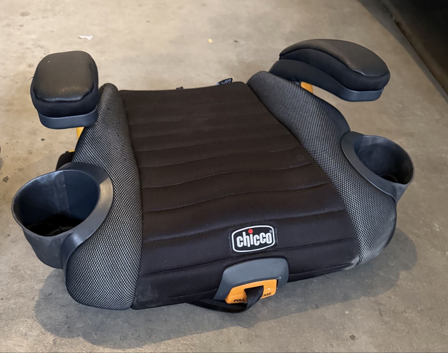 Chicco KidFit 2-in-1 Belt-Positioning Booster Car Seat with LATCH - Black/Gray, Cup Holders