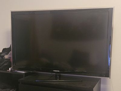 46" Samsung TV