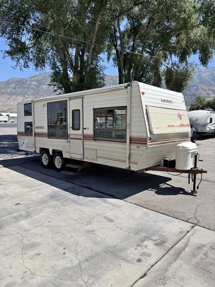 1989 Skyline Layton 25' Bunkhouse