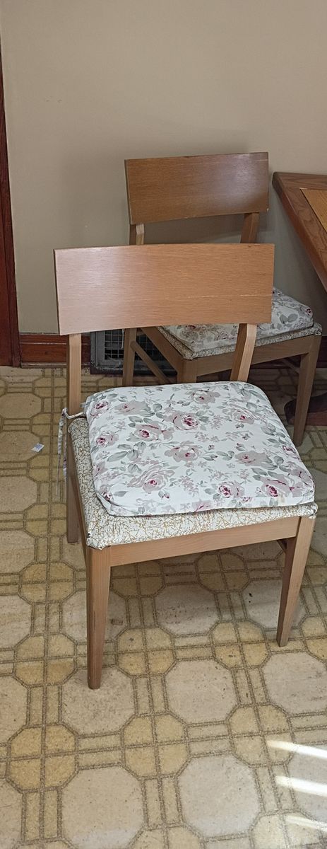 Vintage Side Chair, Wooden. Set of 6 chairs.