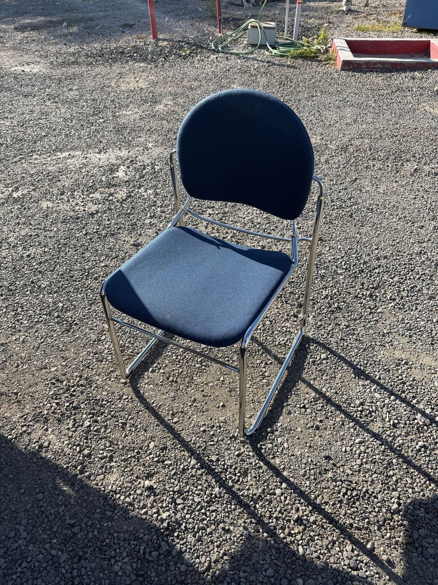 20 Sturdy metal and canvas chairs