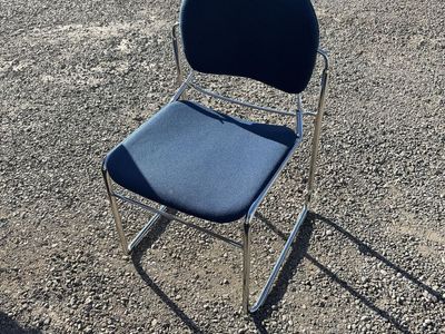 20 Sturdy metal and canvas chairs