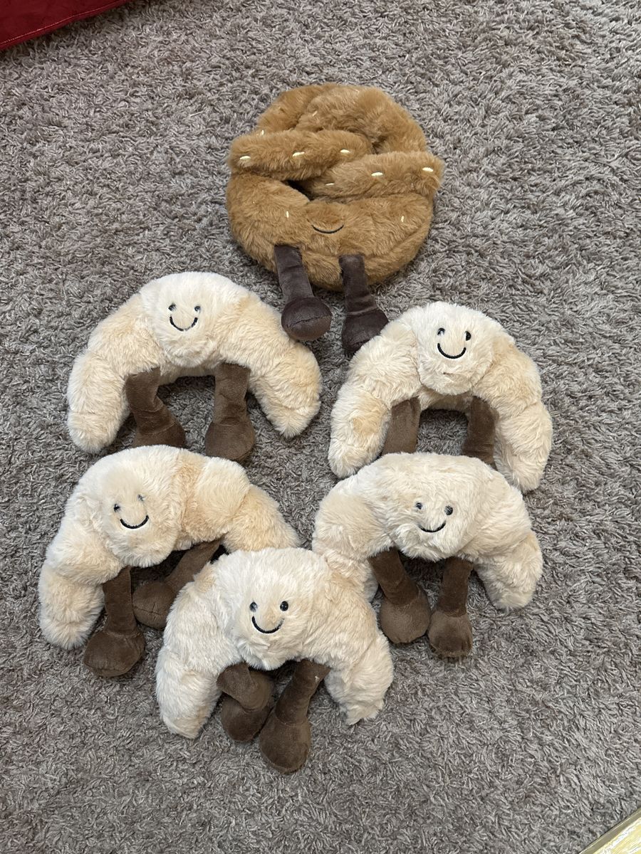 Pretzel and croissant food, stuffed plush dolls