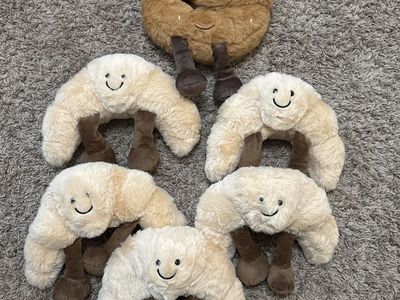 Pretzel and croissant food, stuffed plush dolls