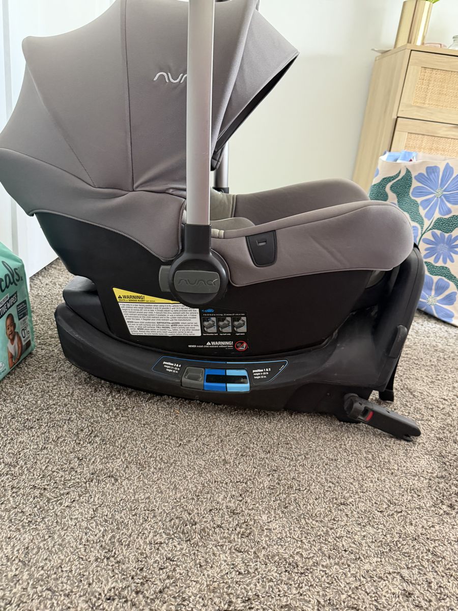 Nuna Pipe Light Car Seat And Base-NEED GONE ASAP
