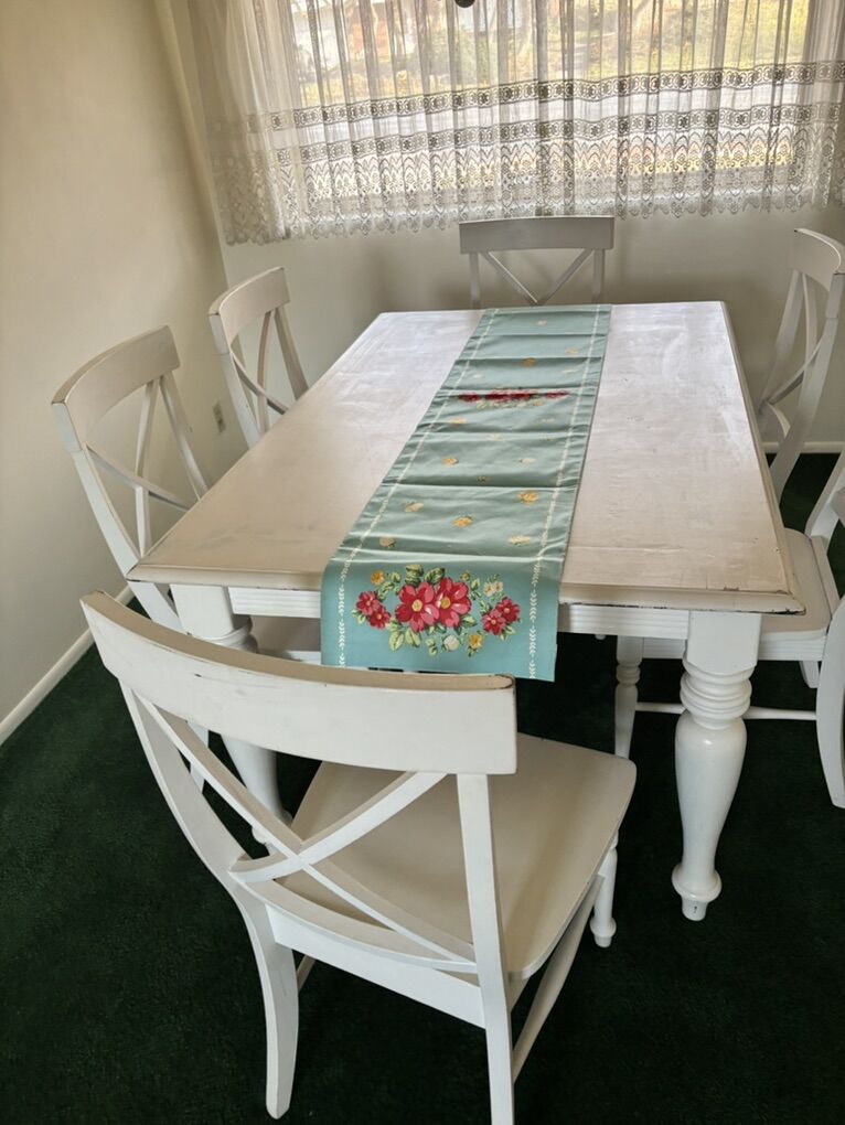 White Table, 6 Chairs, Leaf to expand