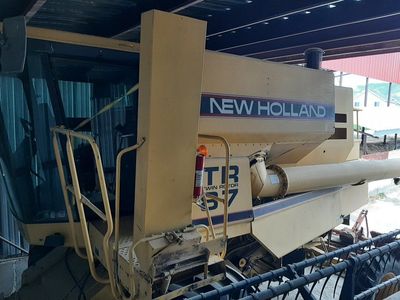 New Holland TR 87 combine