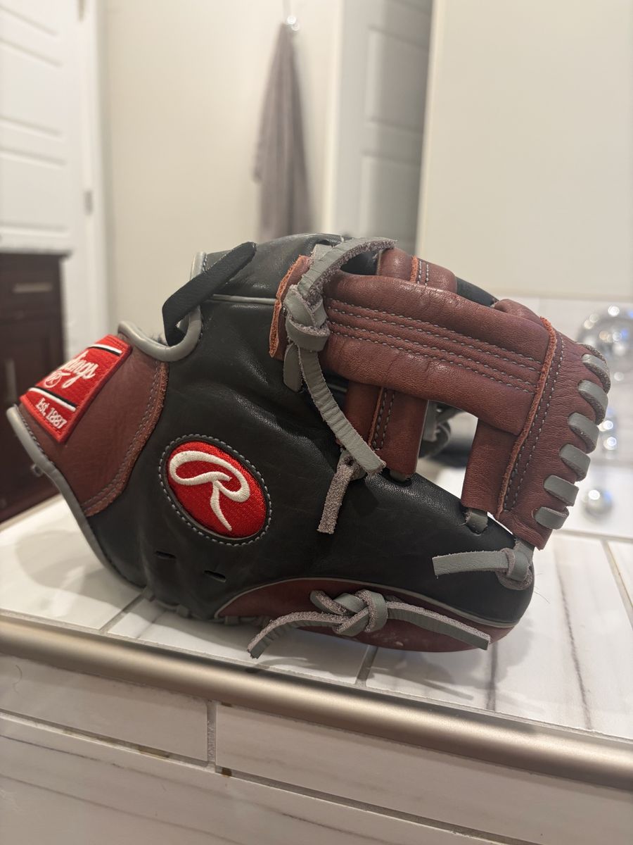 Rawlings R9 9.5" Training Glove: R9TR