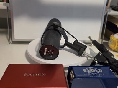 Shure SM7B Vocal Microphone - Dynamic Studio Microphone with Windscreen and boom arm. scarlet solo gen 3 and cloudfilter +xlr