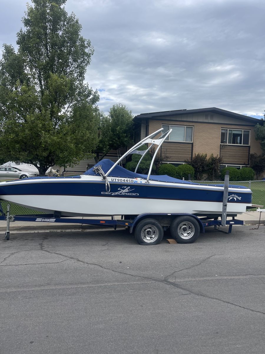 1996 Ski Centurion Elite wakeboard and ski boat