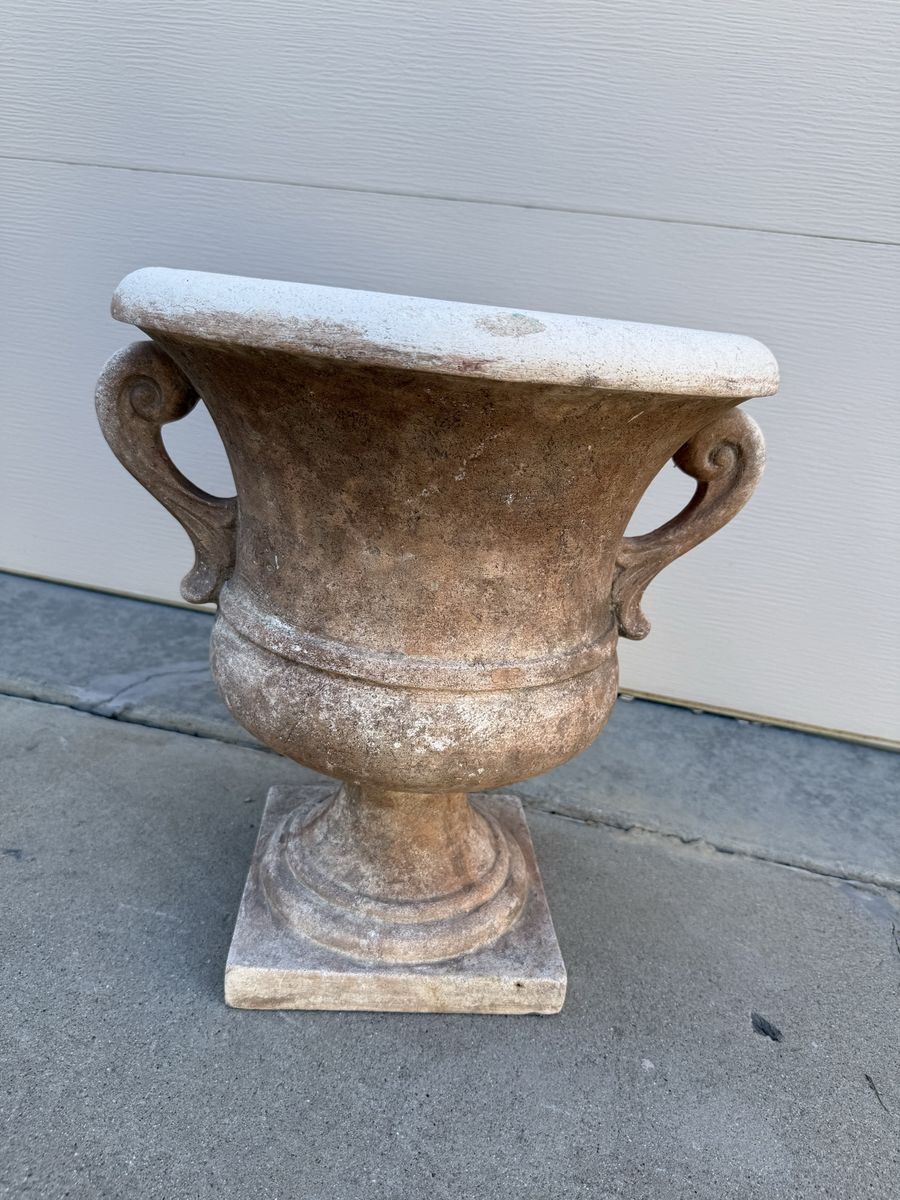 Pedastool pot resin material 18” T X 16” W