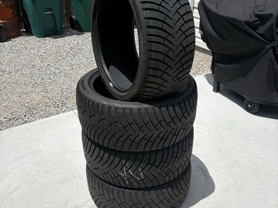 Set of 4 winter tires 245/40R18
