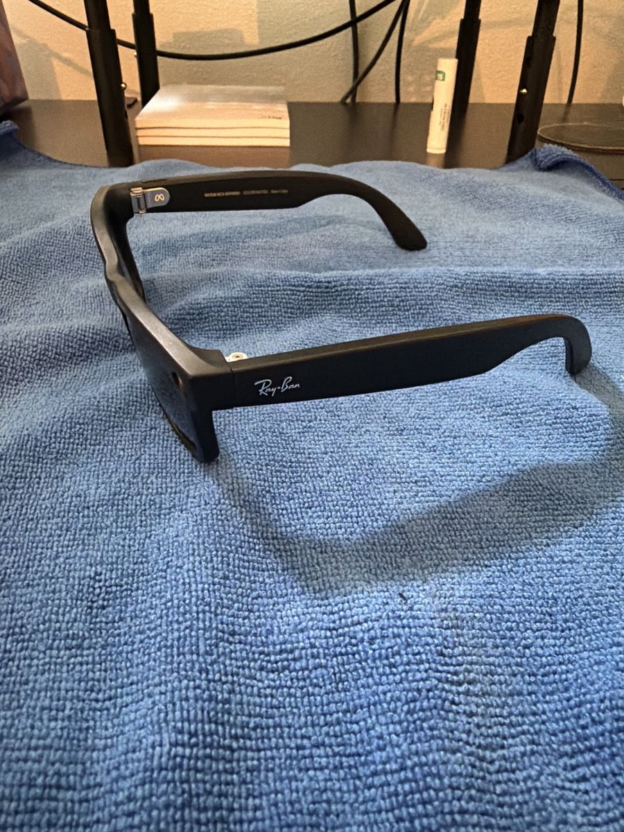Ray-Ban Meta Wayfarer Smart Glasses Matte Black with Polarized Lenses - Excellent Condition (Gen1)