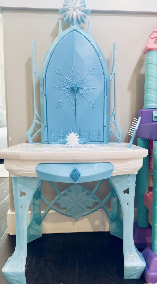 Disney Frozen Elsa's Magical Ice Vanity