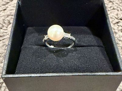 Kay Jewelers Pearl Ring – Size 7 – Worn Once for Photo, Comes with Box