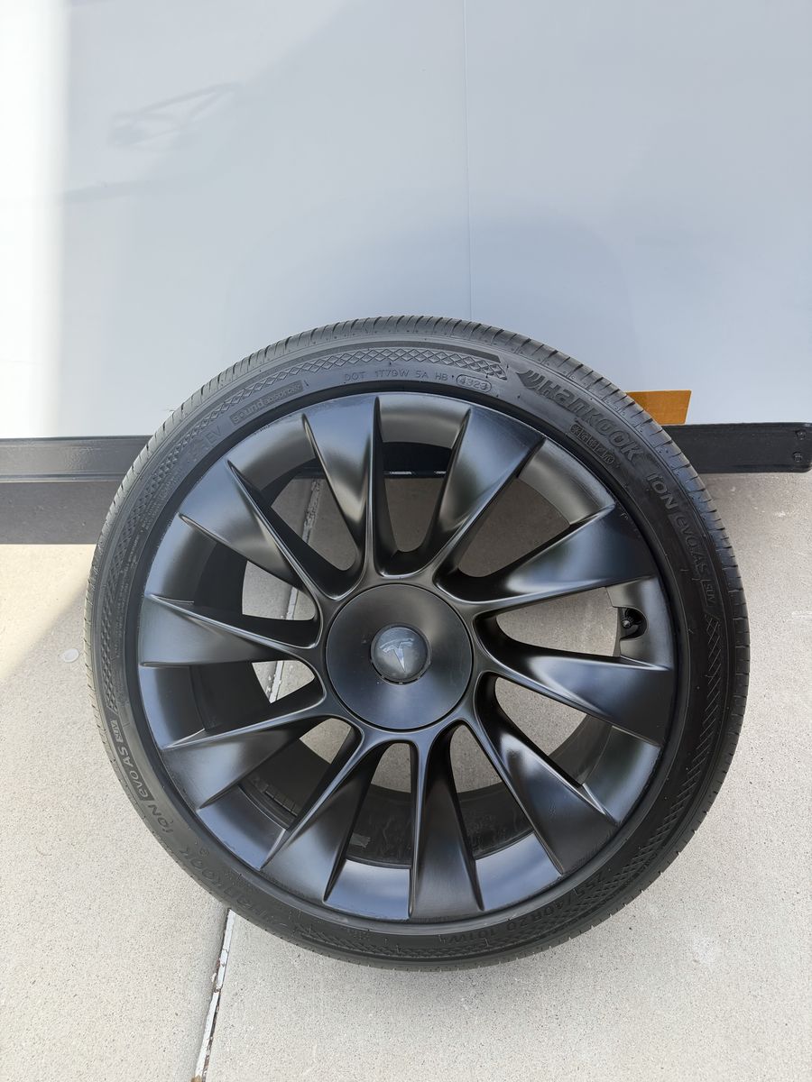 Tesla Model Y 20-inch Induction Wheel with Hankook I*ON evo AS SUV 255/40R20 Tire