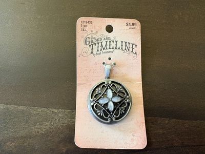 Beautiful Silver Tone Locket Never Worn
