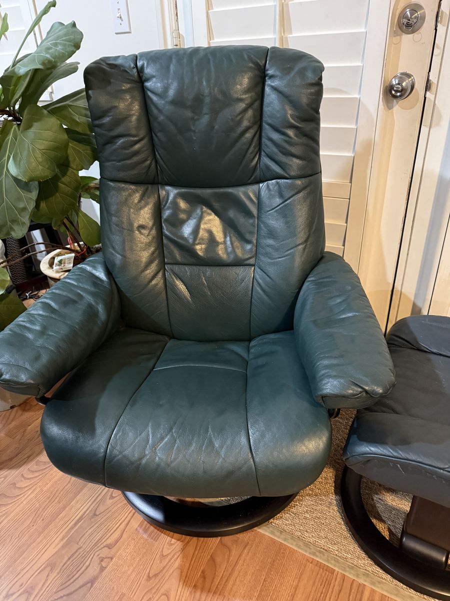 Ekornes Stressless Leather Swivel Recliner & Ottoman