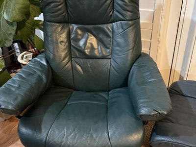 Ekornes Stressless Leather Swivel Recliner & Ottoman