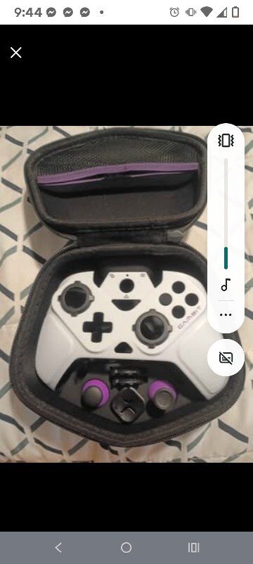 Victrix Gambit is a wired controller. Case.!! 
Ask