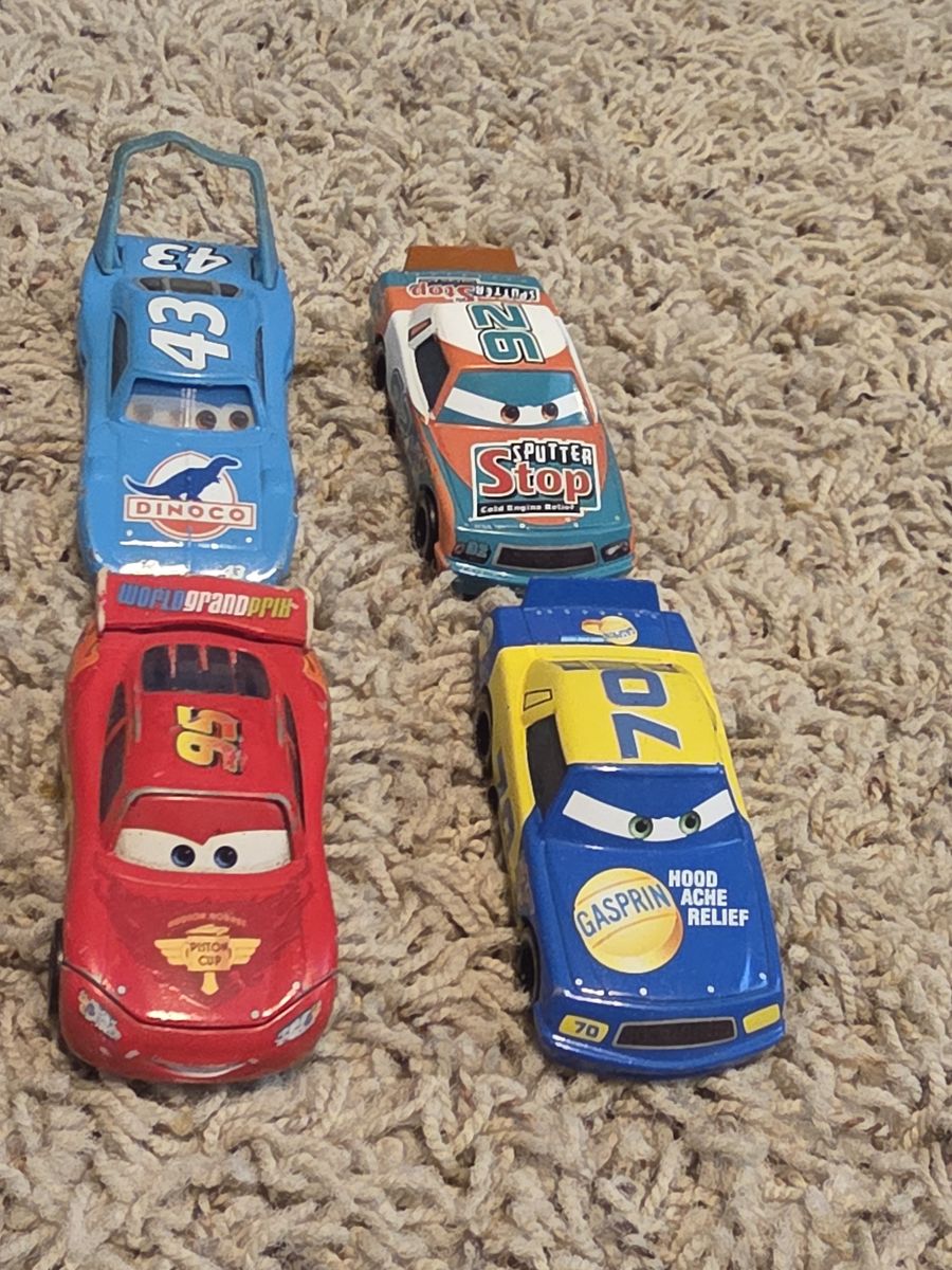 Disney Pixar Cars Diecast Collection: Lightning McQueen, Murray Clutchburn, Floyd Mulvihill, Strip Weathers