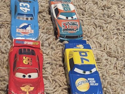 Disney Pixar Cars Diecast Collection: Lightning McQueen, Murray Clutchburn, Floyd Mulvihill, Strip Weathers