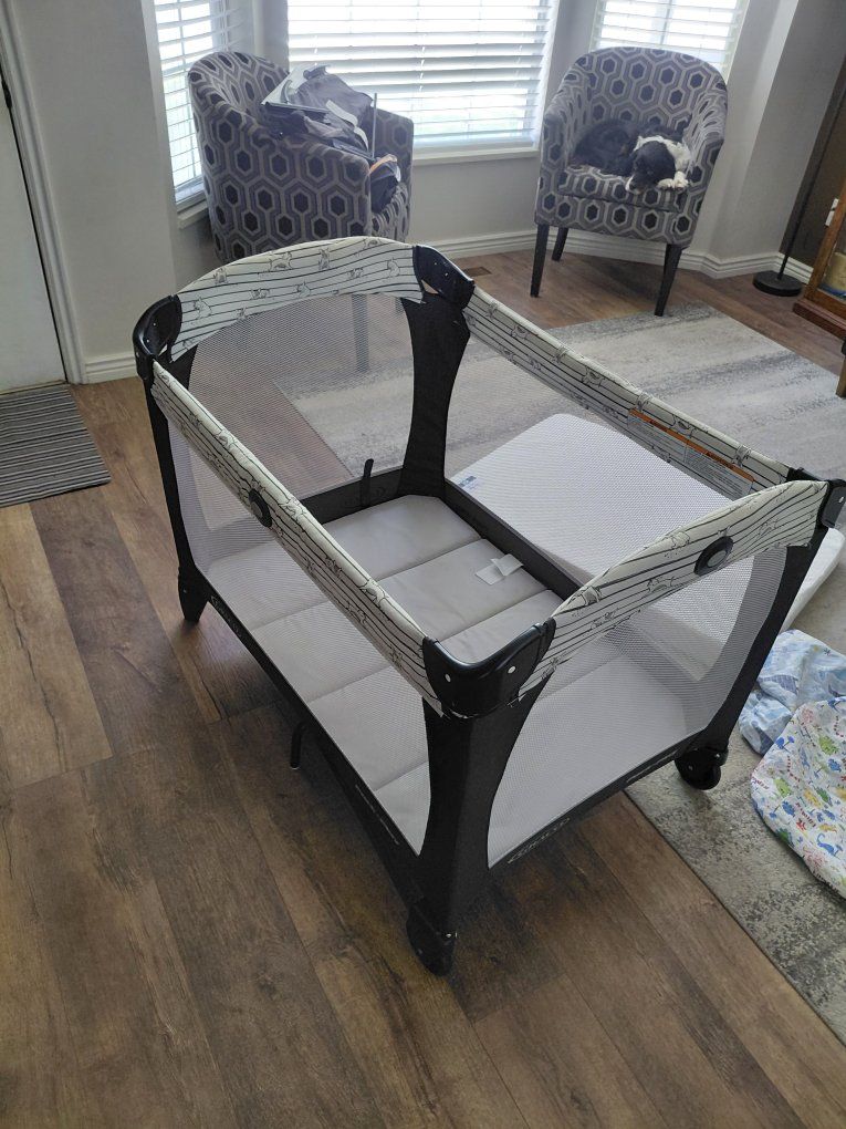 Main image 7