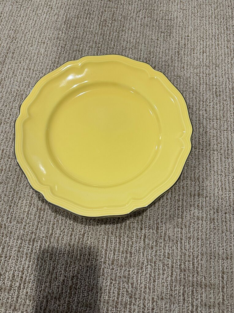 4 NEW ANTHROPOLOGIE SCALLOPED YELLOW DINNER PLATES